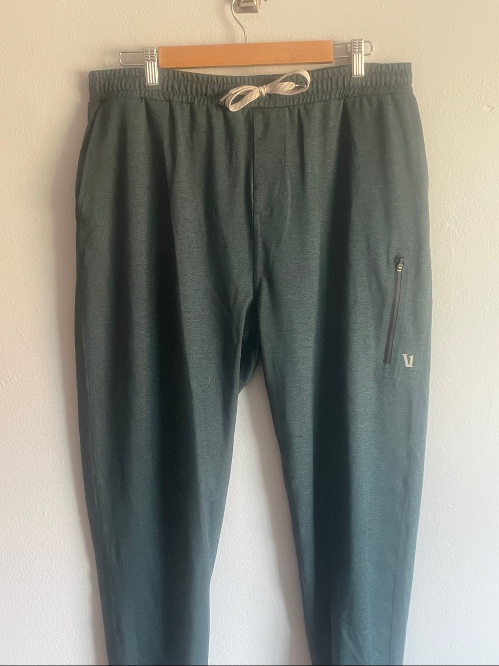 Vuori Men’s Sunday Performance Green Joggers Size XL - Picture 3 of 10